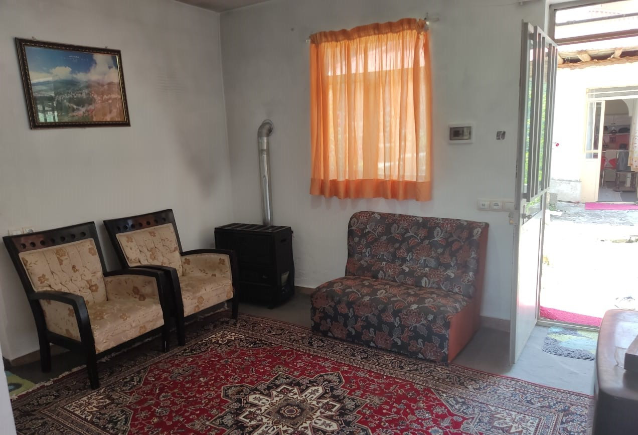 اتاق پذیرایی و آشپزخانه