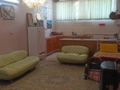 سوئیت نیمه دربست با امکانات رفاهی اولیه