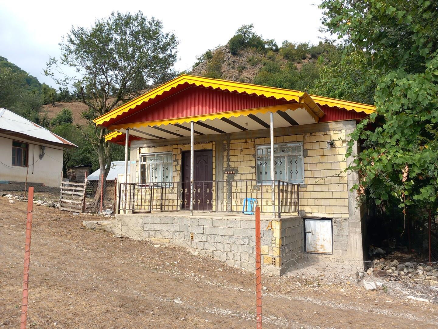 حیاط ونمای ساختمان
