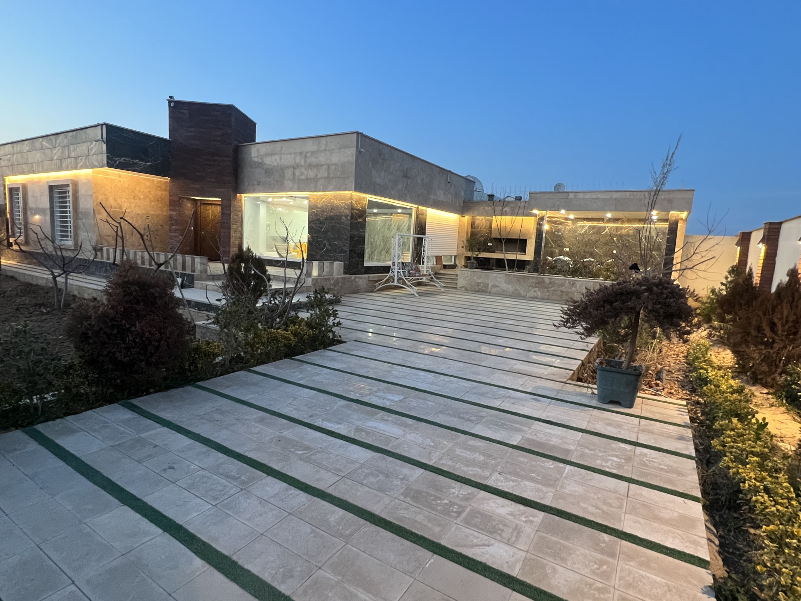 نمای ویلا در شب✨