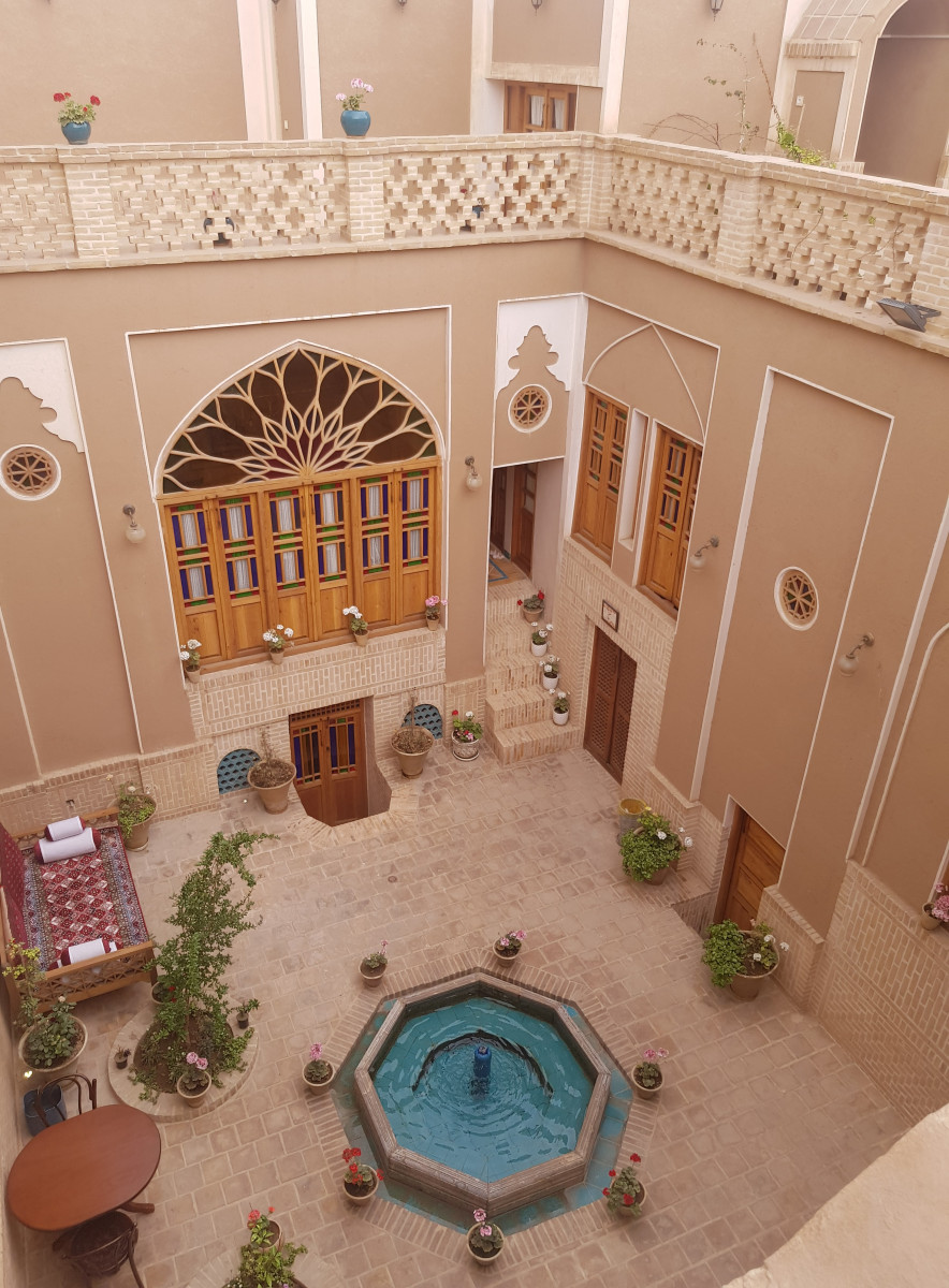حیاط بومگردی