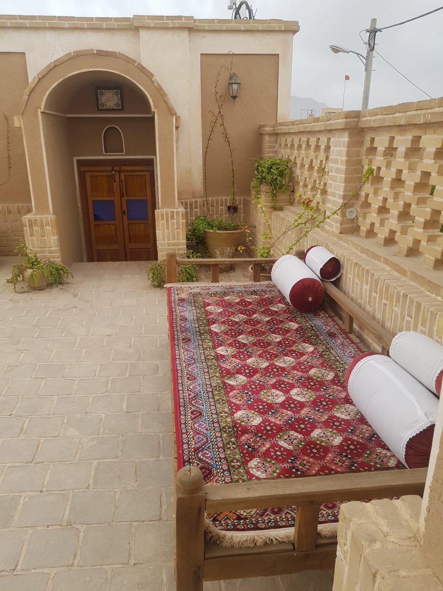 حیاط بومگردی حیاط بومگردی