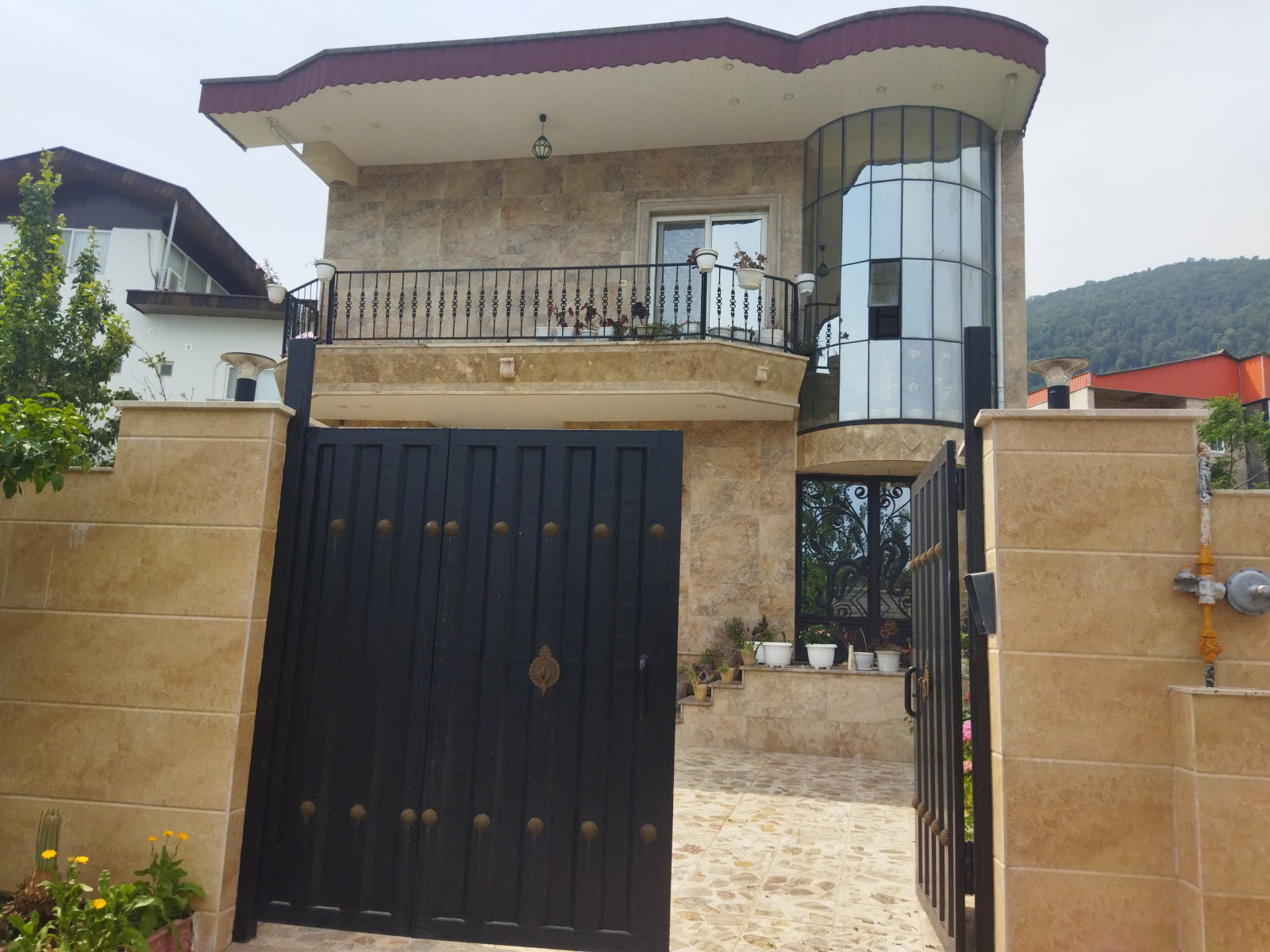 نمای بیرونی ساختمان نمای بیرونی ساختمان