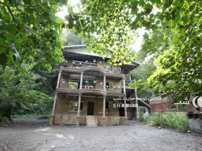 ویلای جنگلی سه خوابه کنار رودخانه تراس دار ویلای جنگلی سه خوابه کنار رودخانه تراس دار