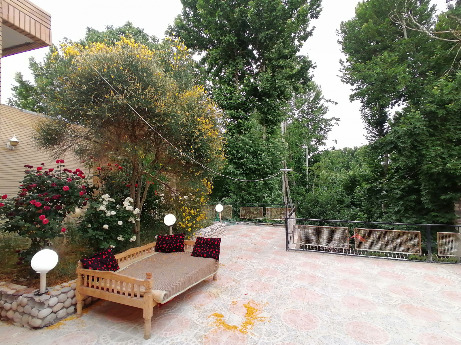 حیاط چشم اندازی حیاط چشم اندازی