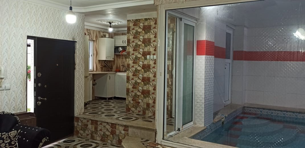 اتاق پذیرایی و استخر