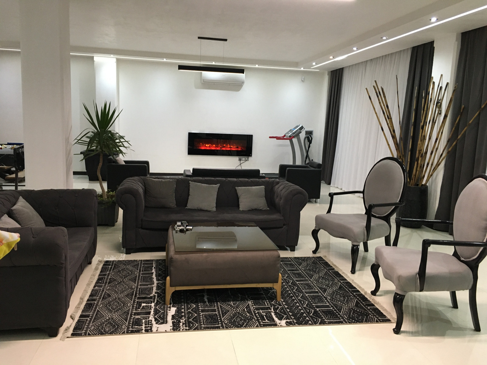 اتاق پذیرایی طبقه همکف