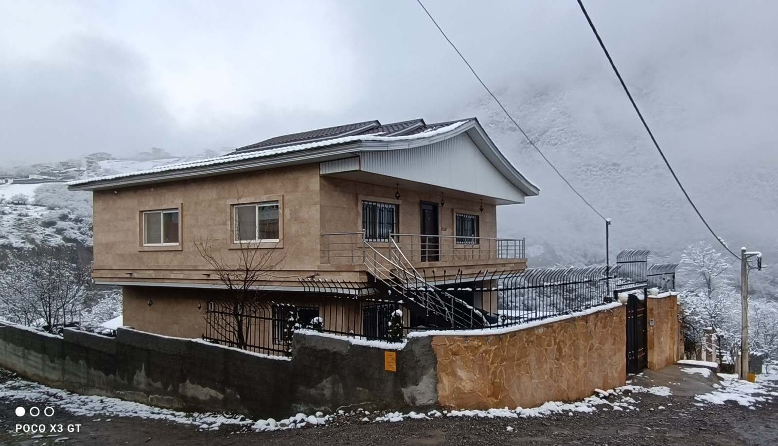 نمای زمستانه ویلا