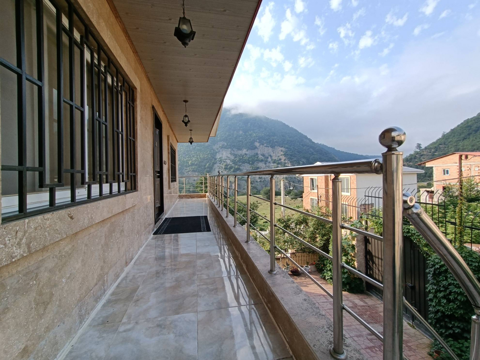 بالکن ورودی واحد