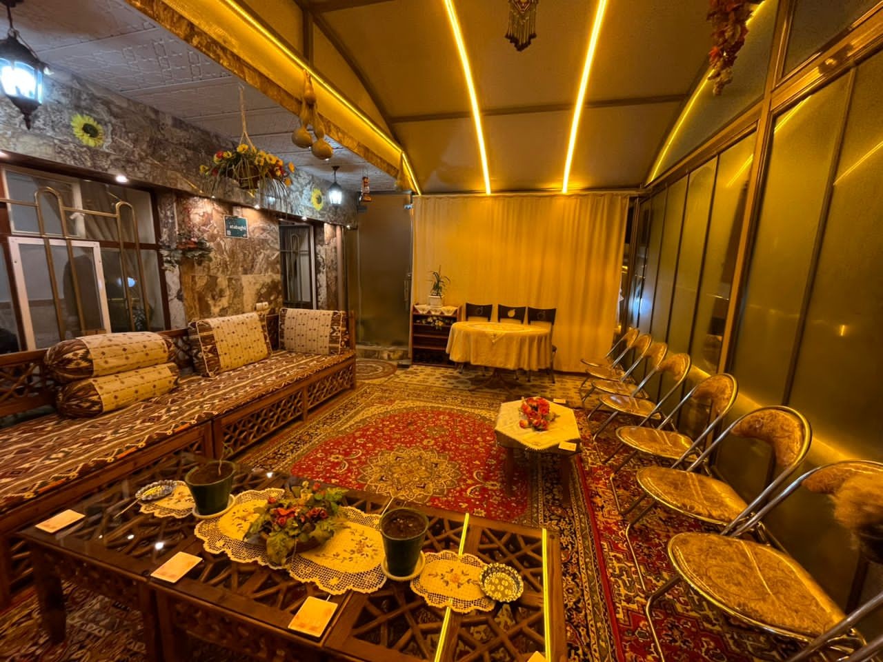 پذیرایی اقامتگاه بادکوراسیون سنتی پذیرایی اقامتگاه بادکوراسیون سنتی