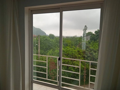 واحد یک خوابه مبله با چشم انداز جنگل و دریا واحد یک خوابه مبله با چشم انداز جنگل و دریا