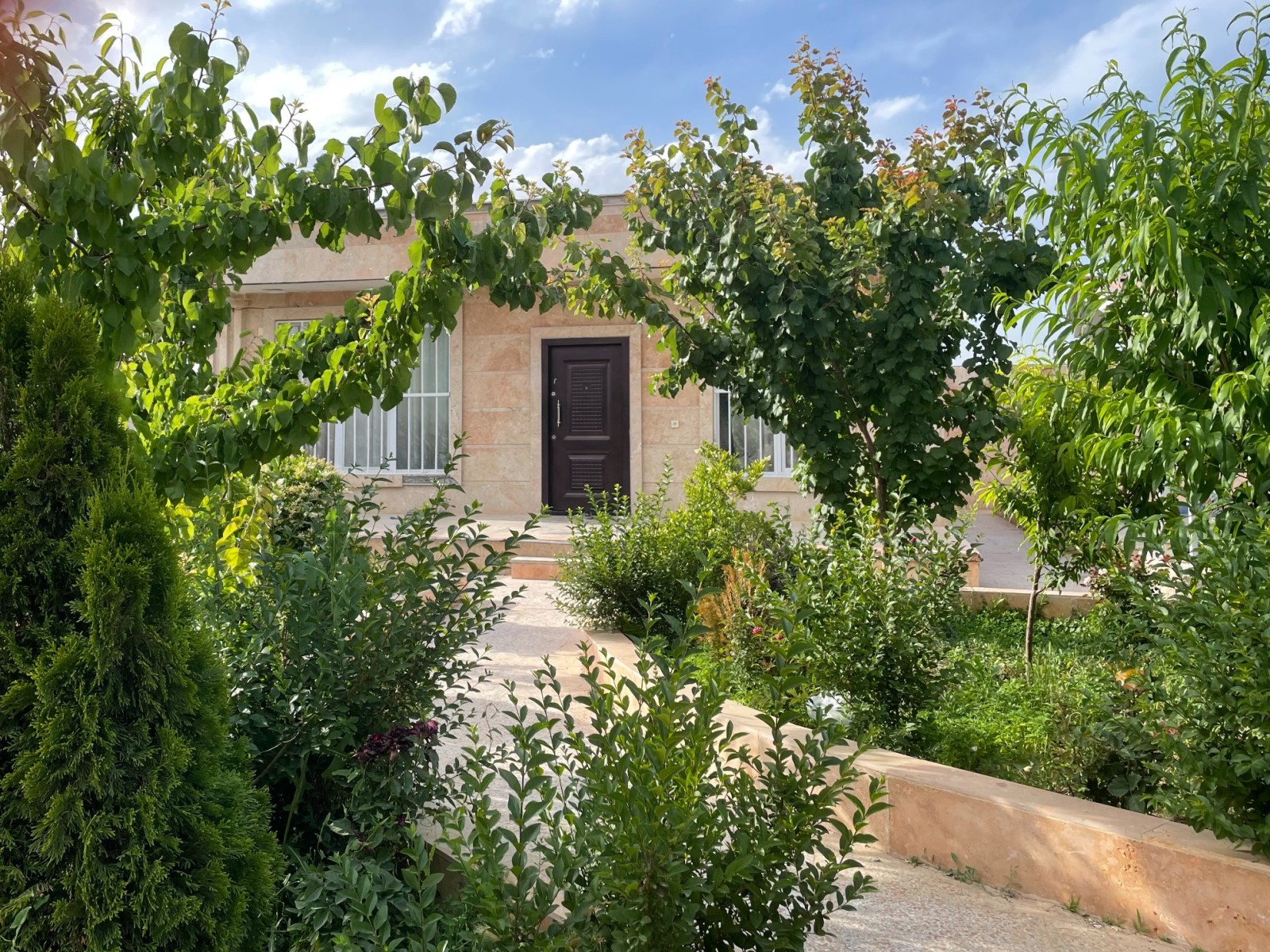 نمای بیرونی ساختمان