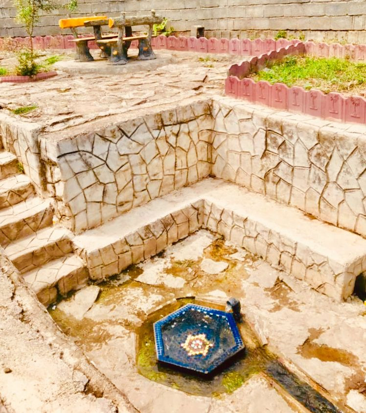 چشمه جنب ویلا چشمه جنب ویلا