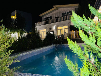 ویلای دوبلکس دارای استخر روباز ابگرم