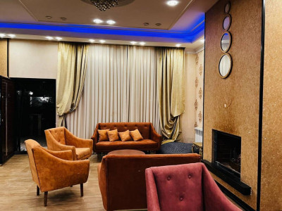 ویلای دوبلکس دارای استخر روباز ابگرم