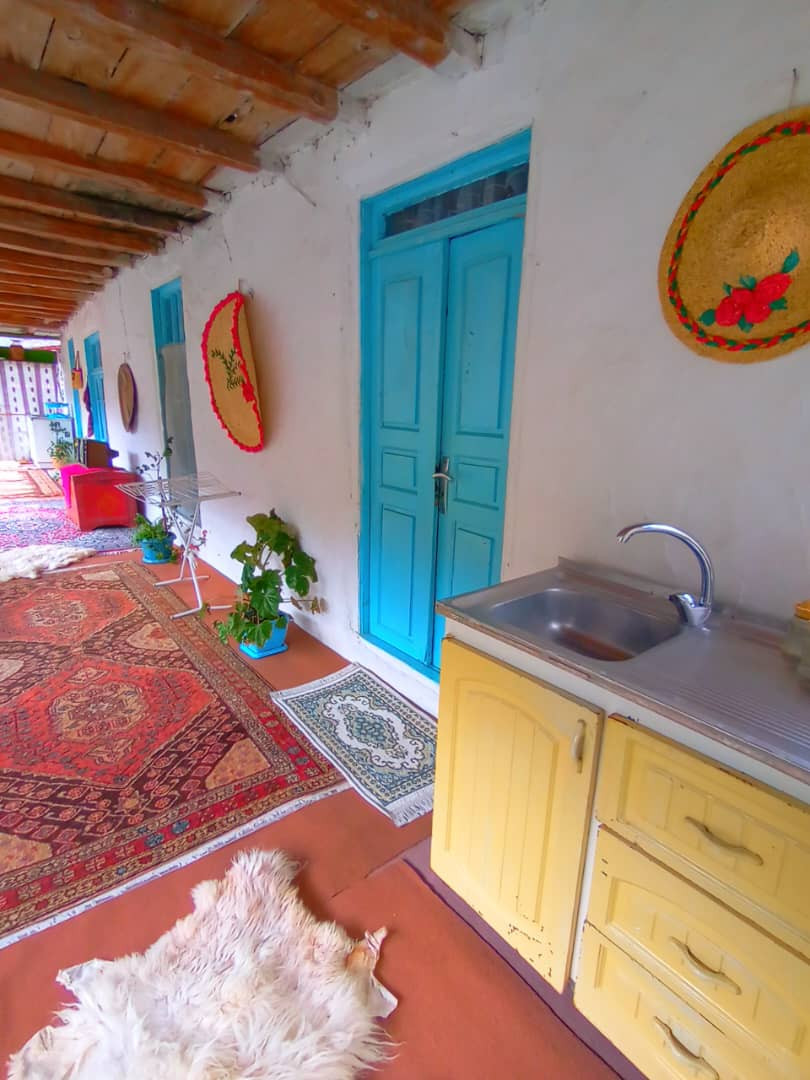 تراس و ورودی اتاق ها