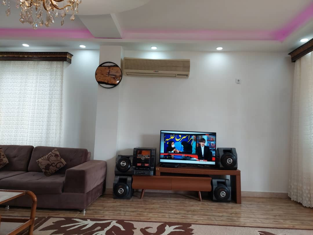 اتاق پذیرایی طبقه همکف