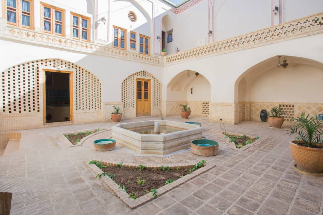 حیاط