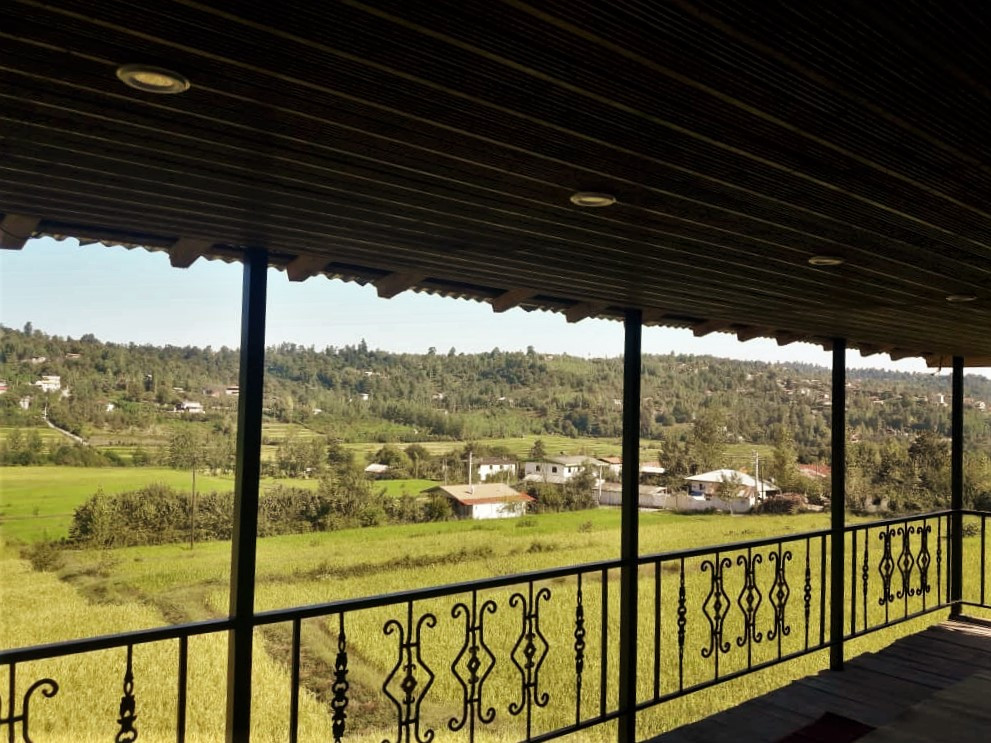 تراس و چشم‌انداز ویلا