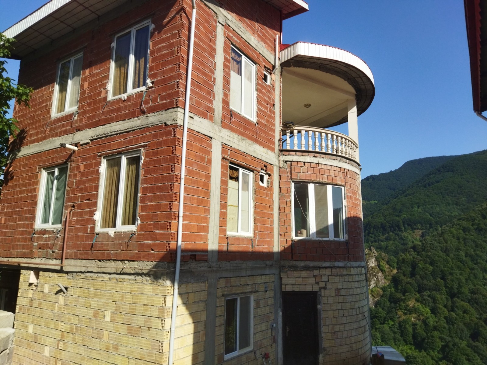 نمای بیرونی ساختمان