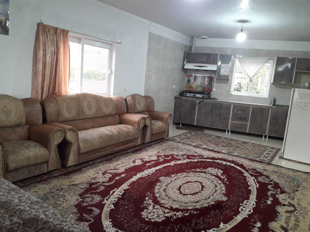 اتاق پذیرایی و آشپزخانه