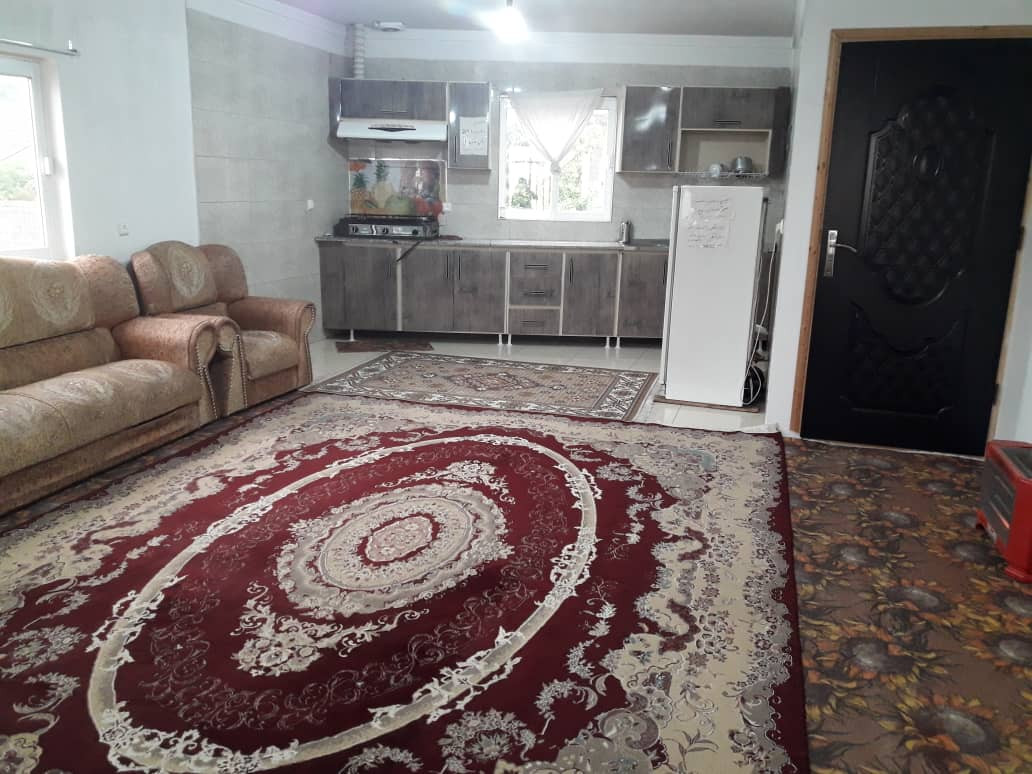 اتاق پذیرایی و آشپزخانه
