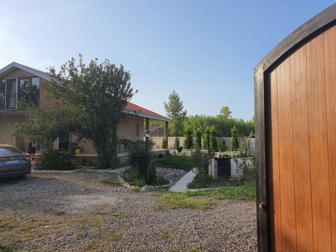 ورودی کلبه باغ ورودی کلبه باغ