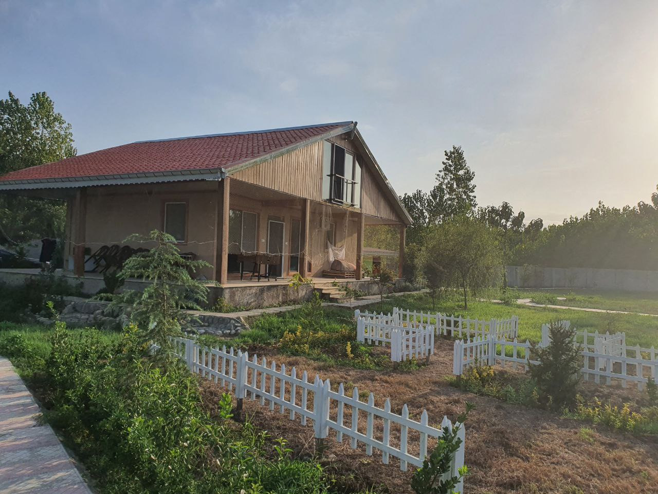 نمای کلی کلبه باغ نمای کلی کلبه باغ