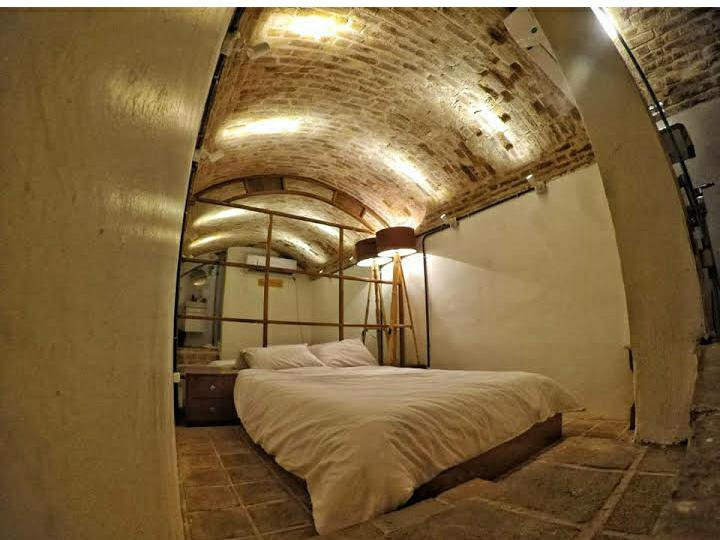 داخل اتاق داخل اتاق