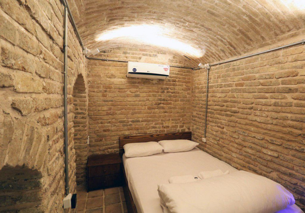 داخل اتاق داخل اتاق