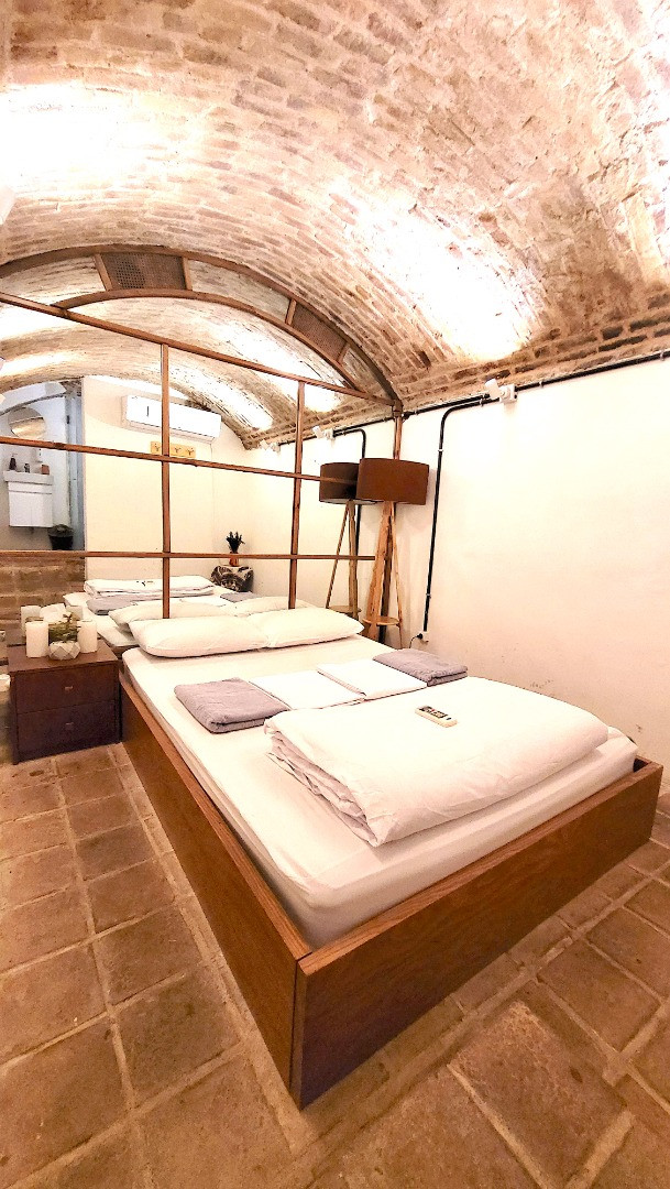 داخل اتاق داخل اتاق