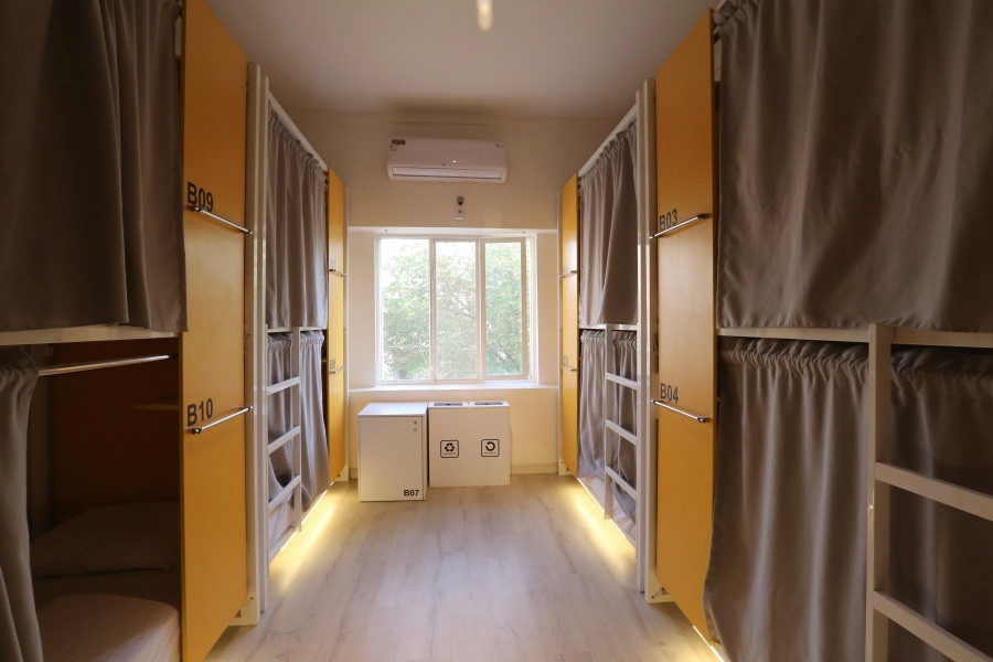 داخل اتاق داخل اتاق