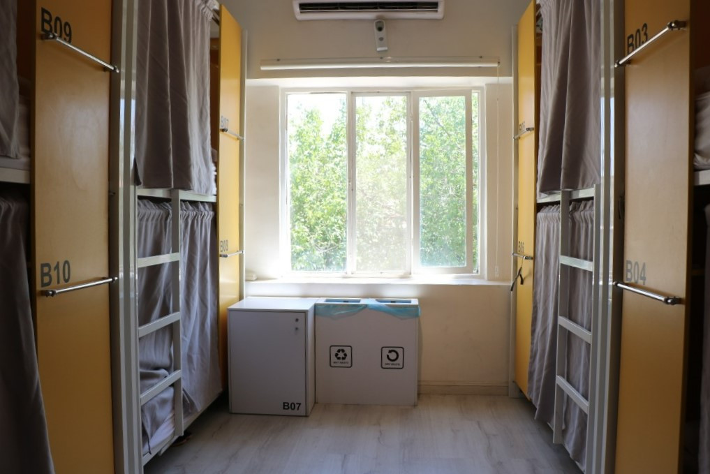 داخل اتاق داخل اتاق