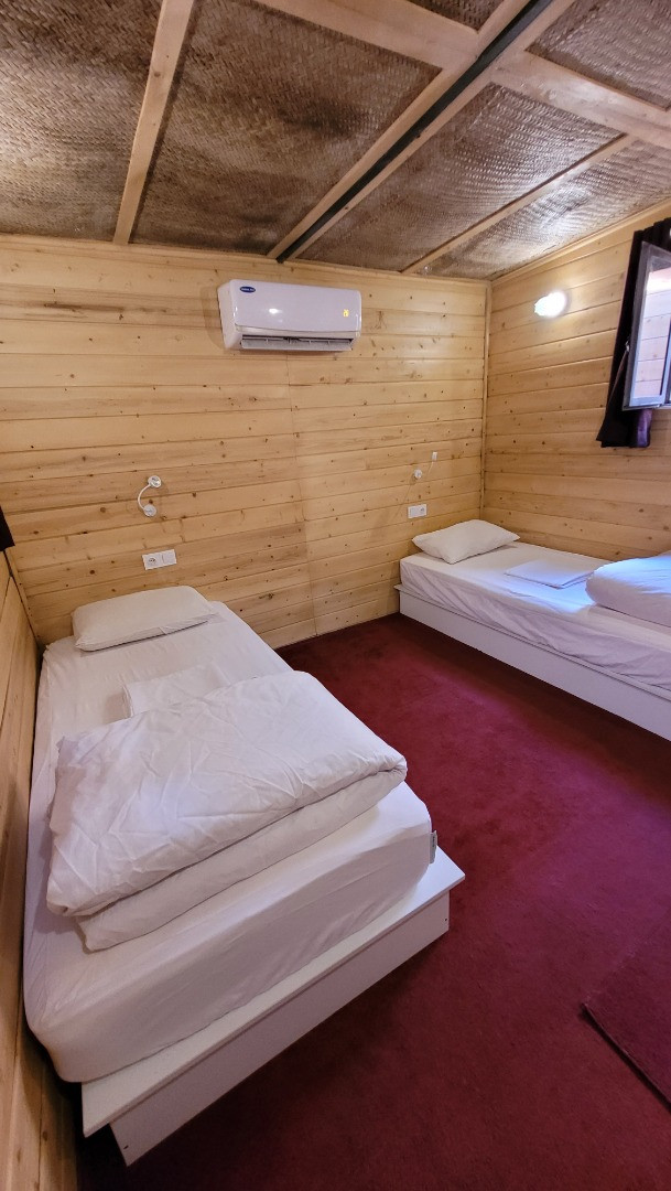 داخل کلبه داخل کلبه