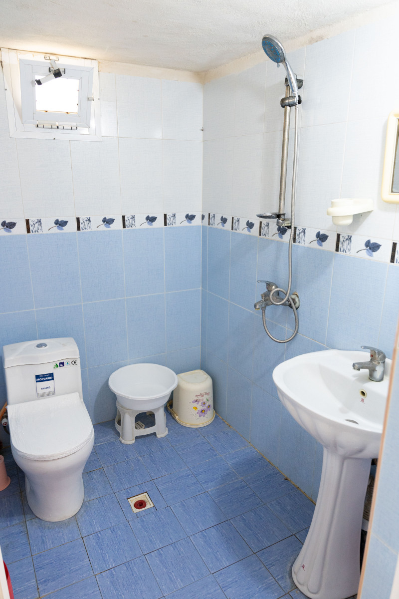 سرویس توالت فرنگی و حمام داخل واحد