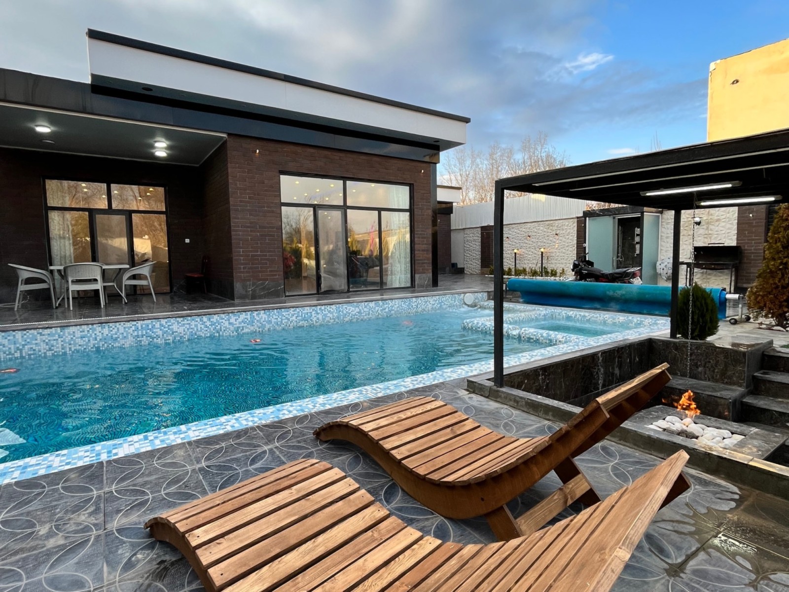 نمای بیرونی ساختمان