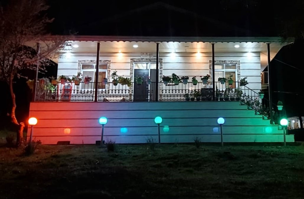 نمای ویلا در شب