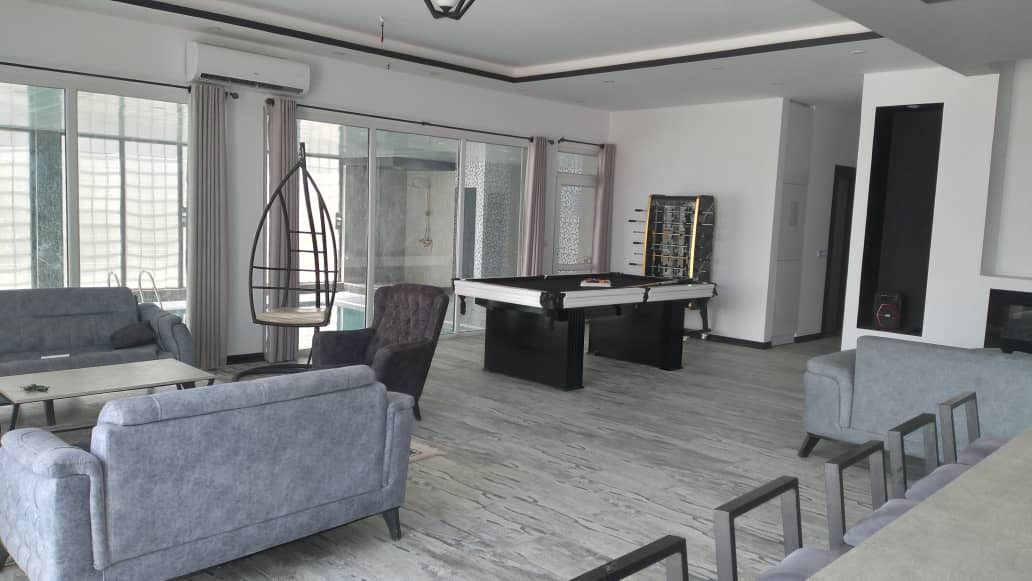 اتاق پذیرایی طبقه همکف