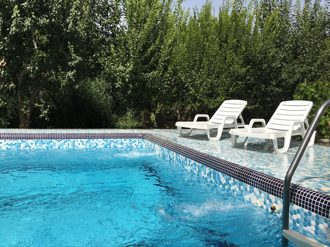 استخر روباز آب گرم استخر روباز آب گرم