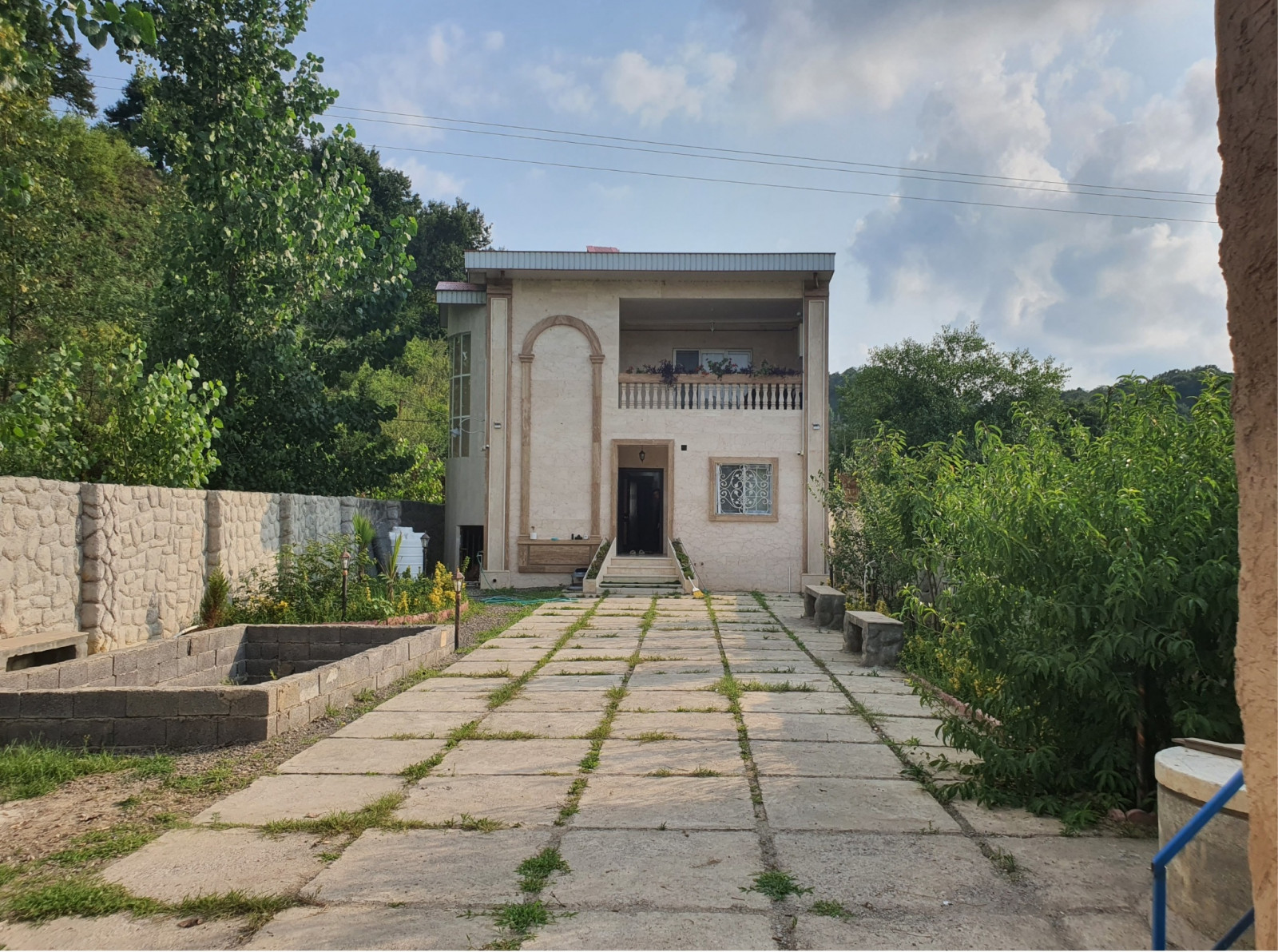 حیاط پشتی ویلا