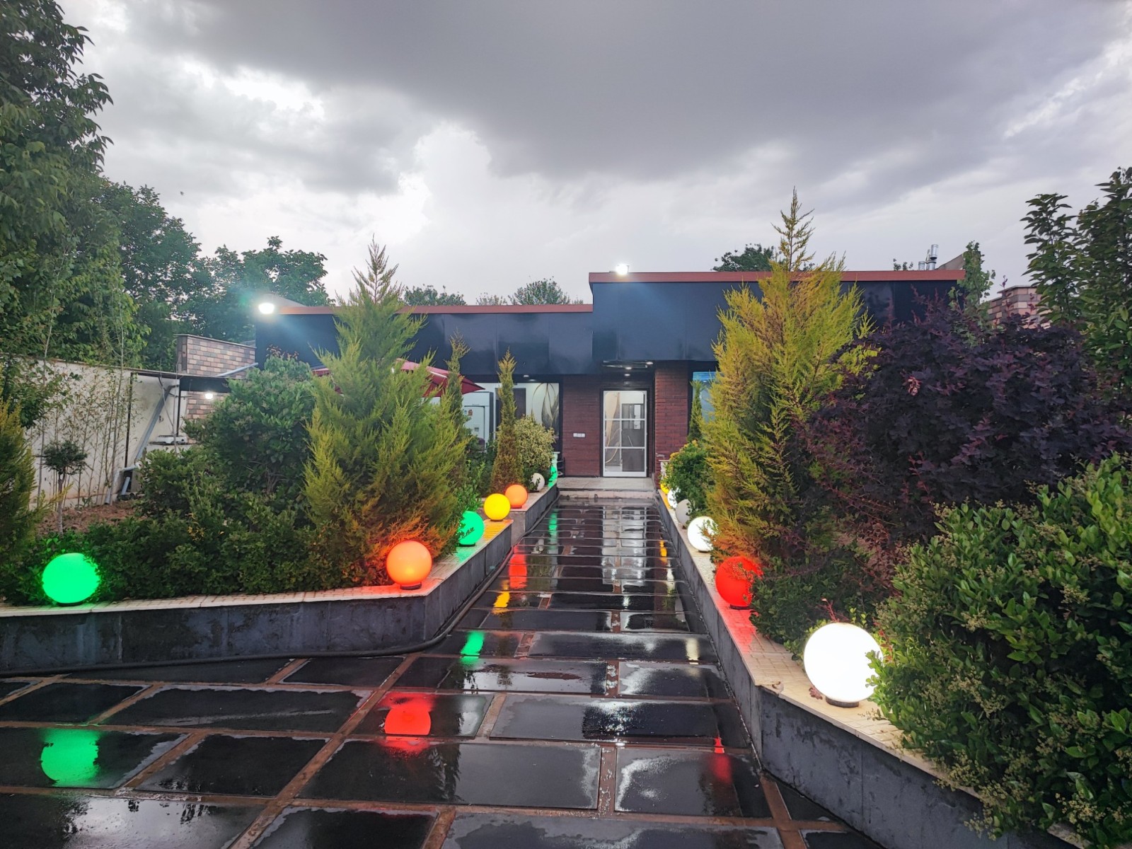 نمای بیرونی ساختمان