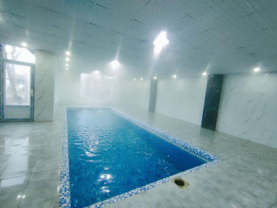 ویلای 3خواب نمای مدرن با استخر سرپوشیده آبگرم آبگرم