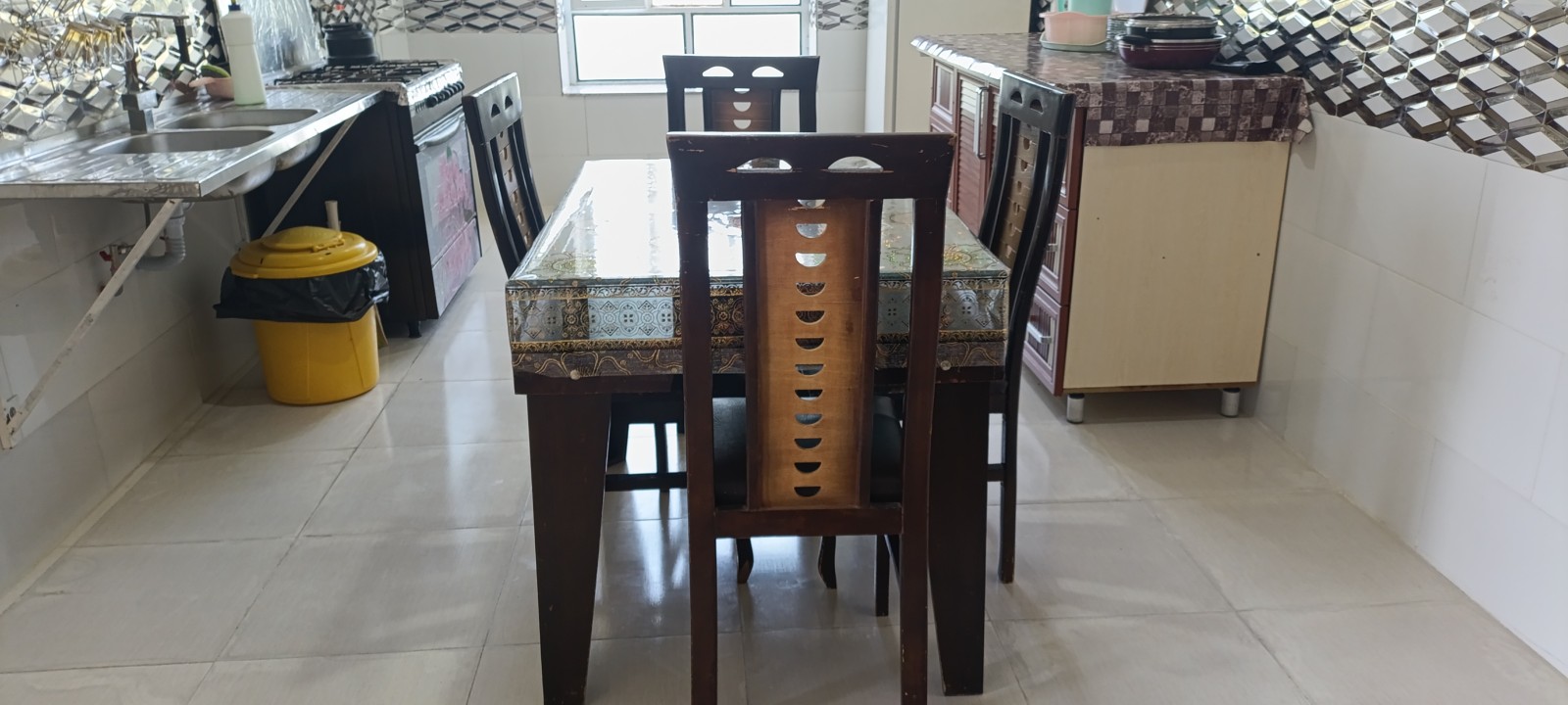 میز غذاخوری