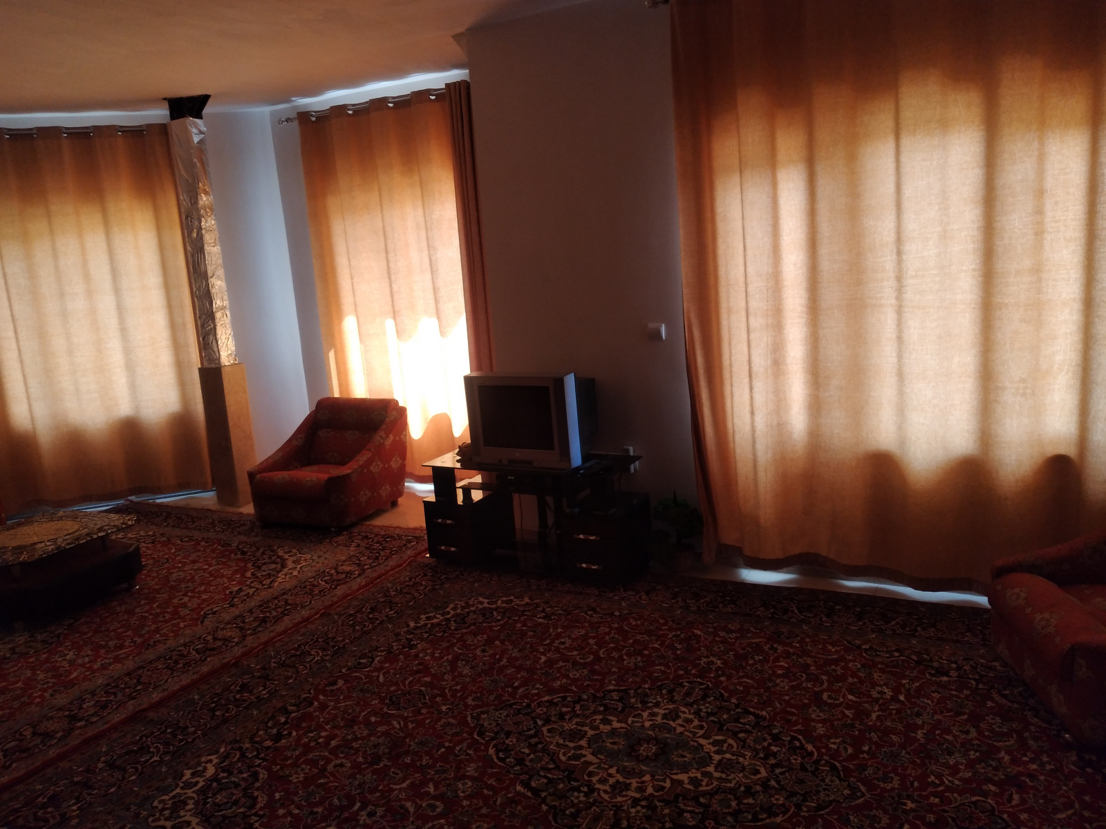 اتاق پذیرایی با پرده