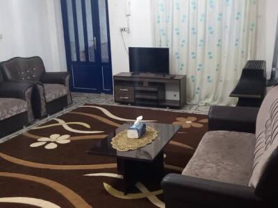 اقامتگاه مادر در محله‌ای آرام با چشم‌انداز شالیزار