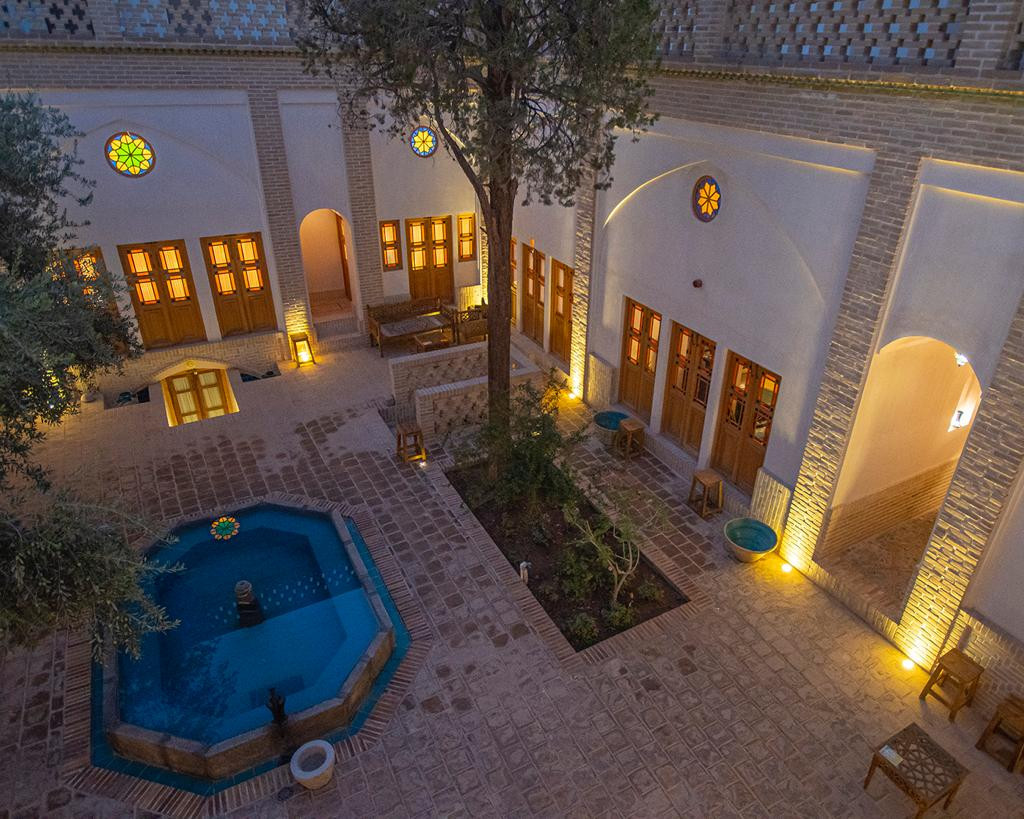 حیاط حیاط