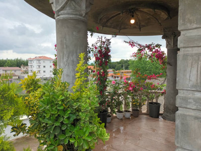 ویلای تریپلکس ساحلی با چشم‌انداز دریا در چمخاله