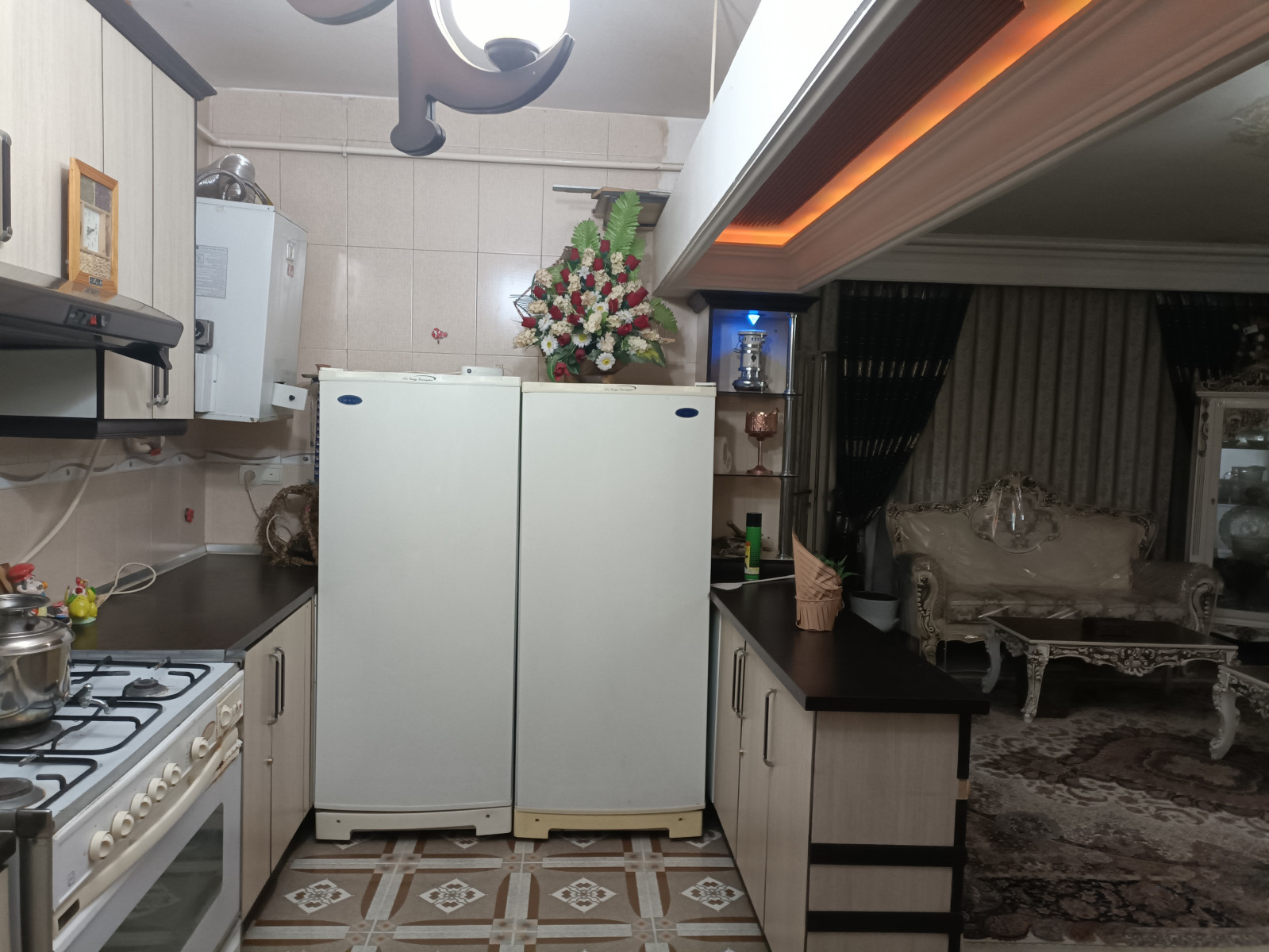 آشپزخانه دارای کلیه وسایل آشپزی ویخچال وفریزر