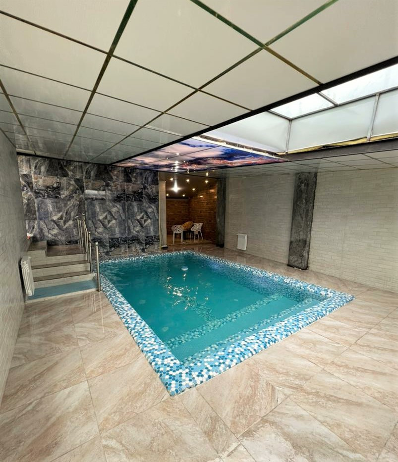 استخر سرپوشیده استخر سرپوشیده