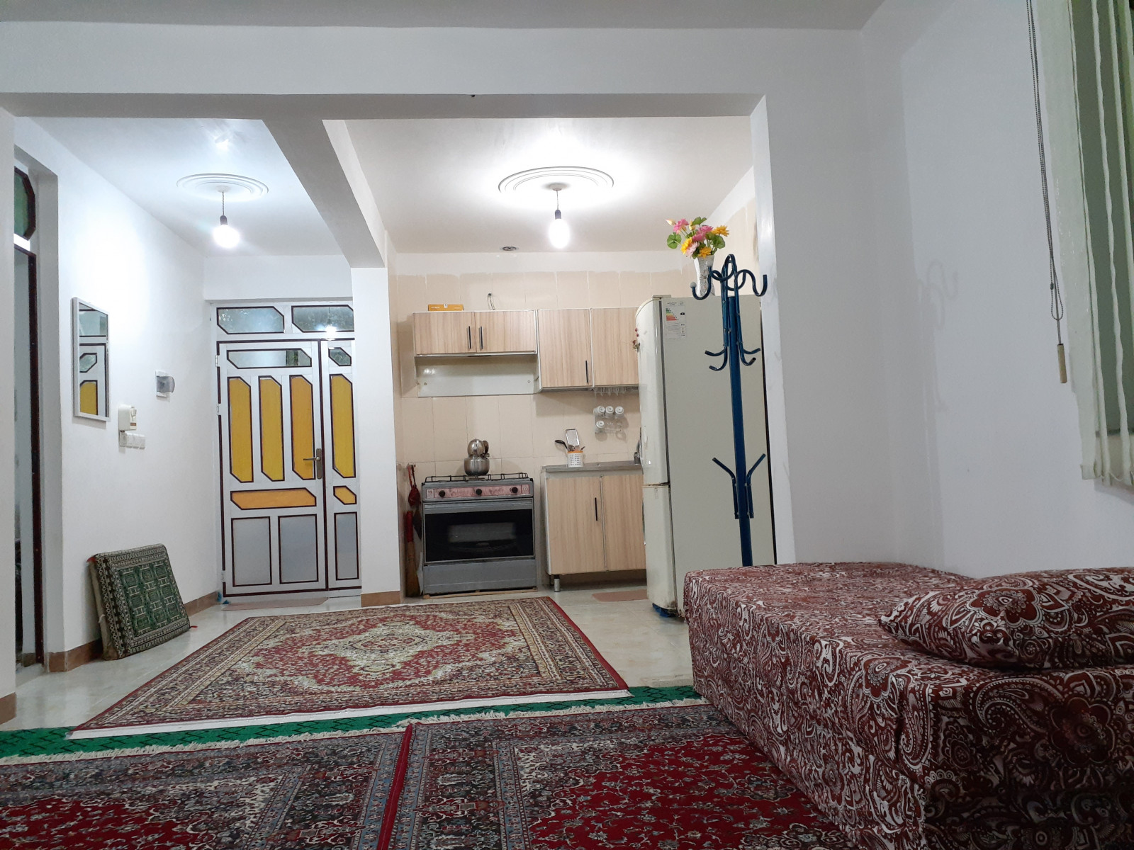 پذیرایی و آشپزخانه